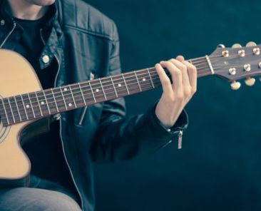 GuitarLessons-700x464