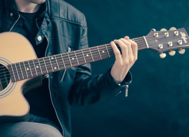 GuitarLessons-700x464